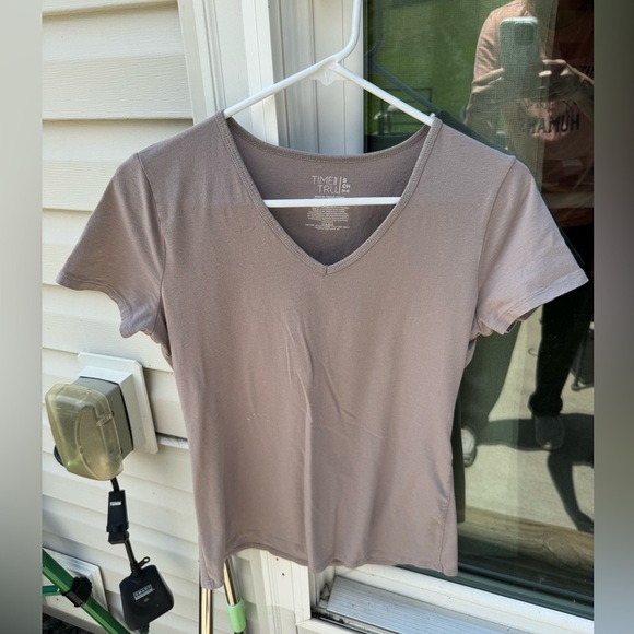 Time and Tru Women's V-Neck Top - mocha tan neutral - Picture 1 of 3